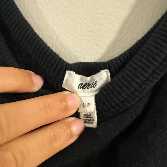 Black Aerie Crop Tank Top with Trim on the Side - Picture 3 of 5